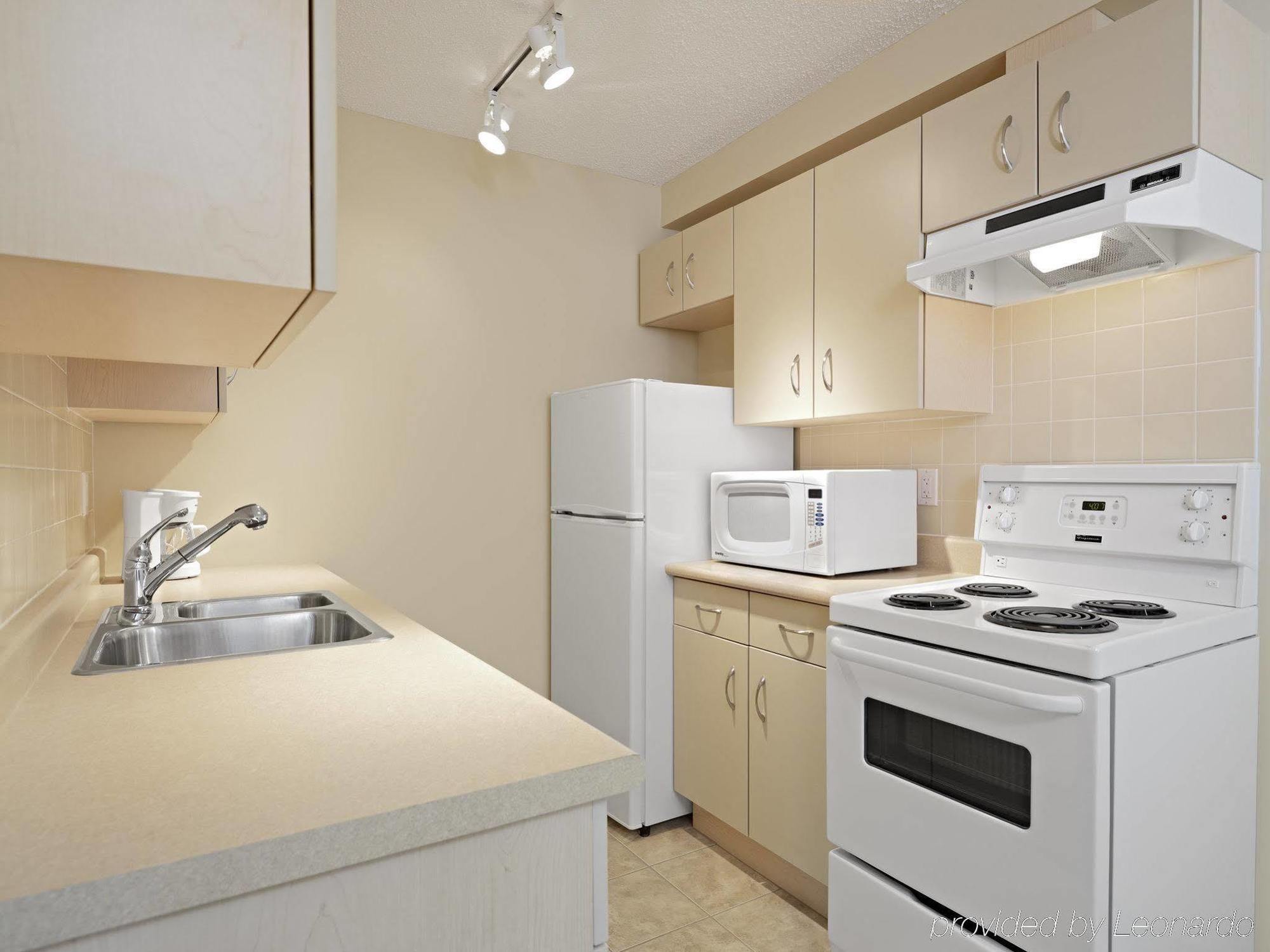 Coast Fraser Tower Yellowknife Bagian luar foto