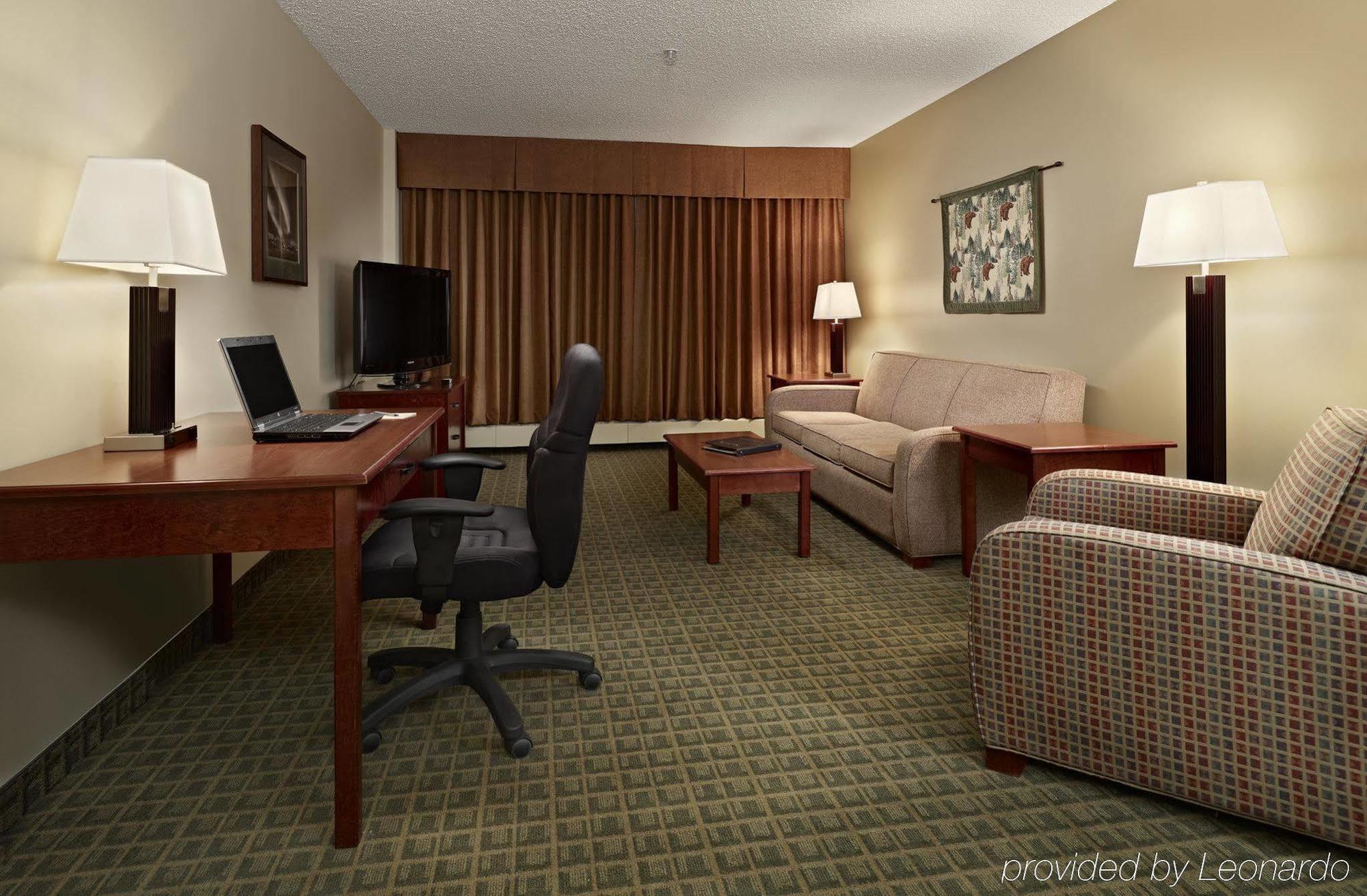 Coast Fraser Tower Yellowknife Ruang foto