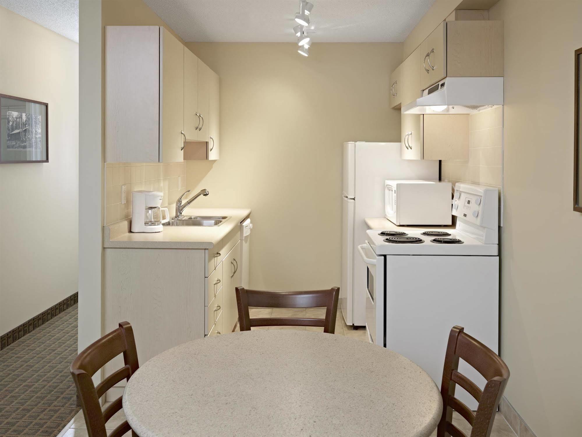 Coast Fraser Tower Yellowknife Bagian luar foto