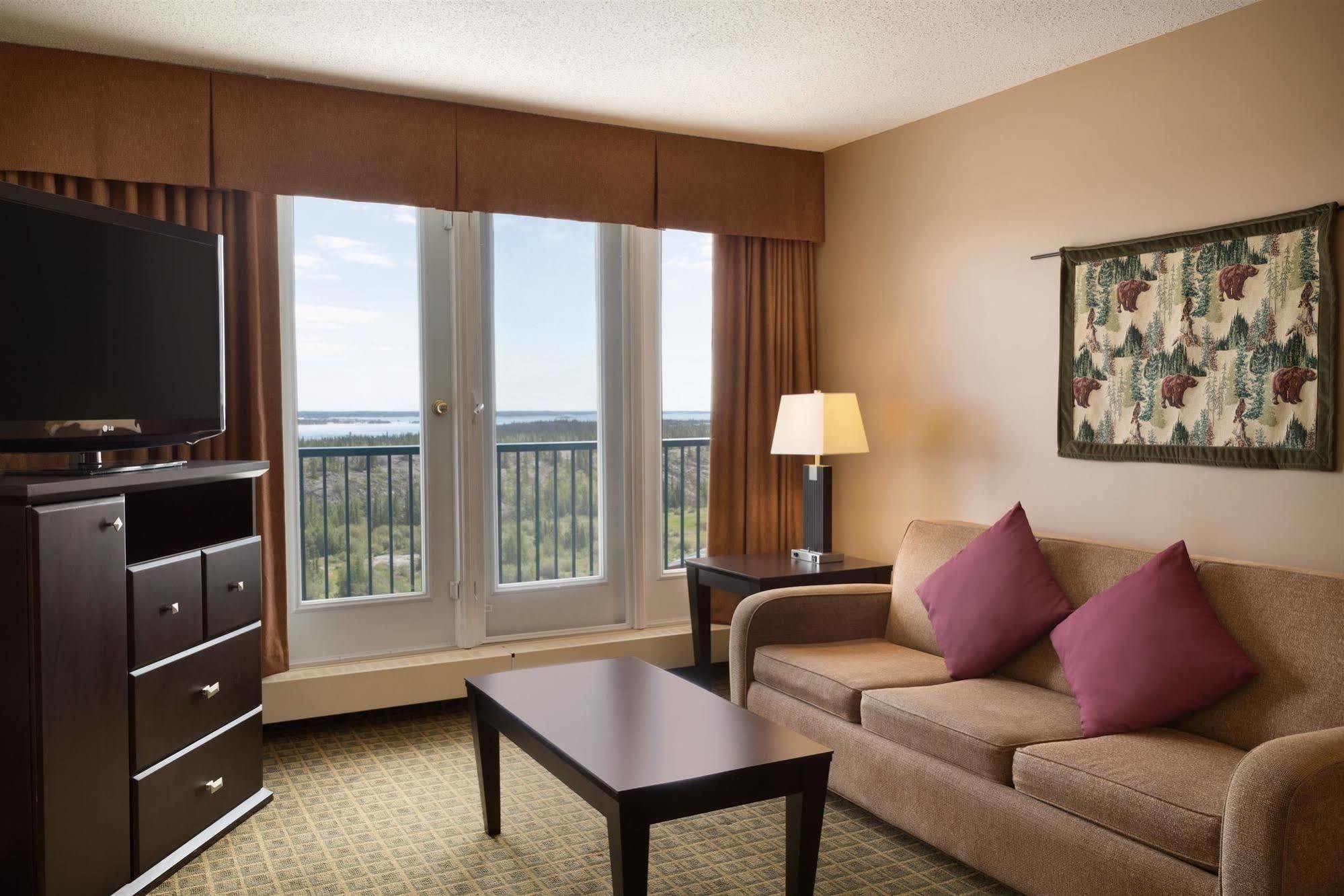 Coast Fraser Tower Yellowknife Bagian luar foto
