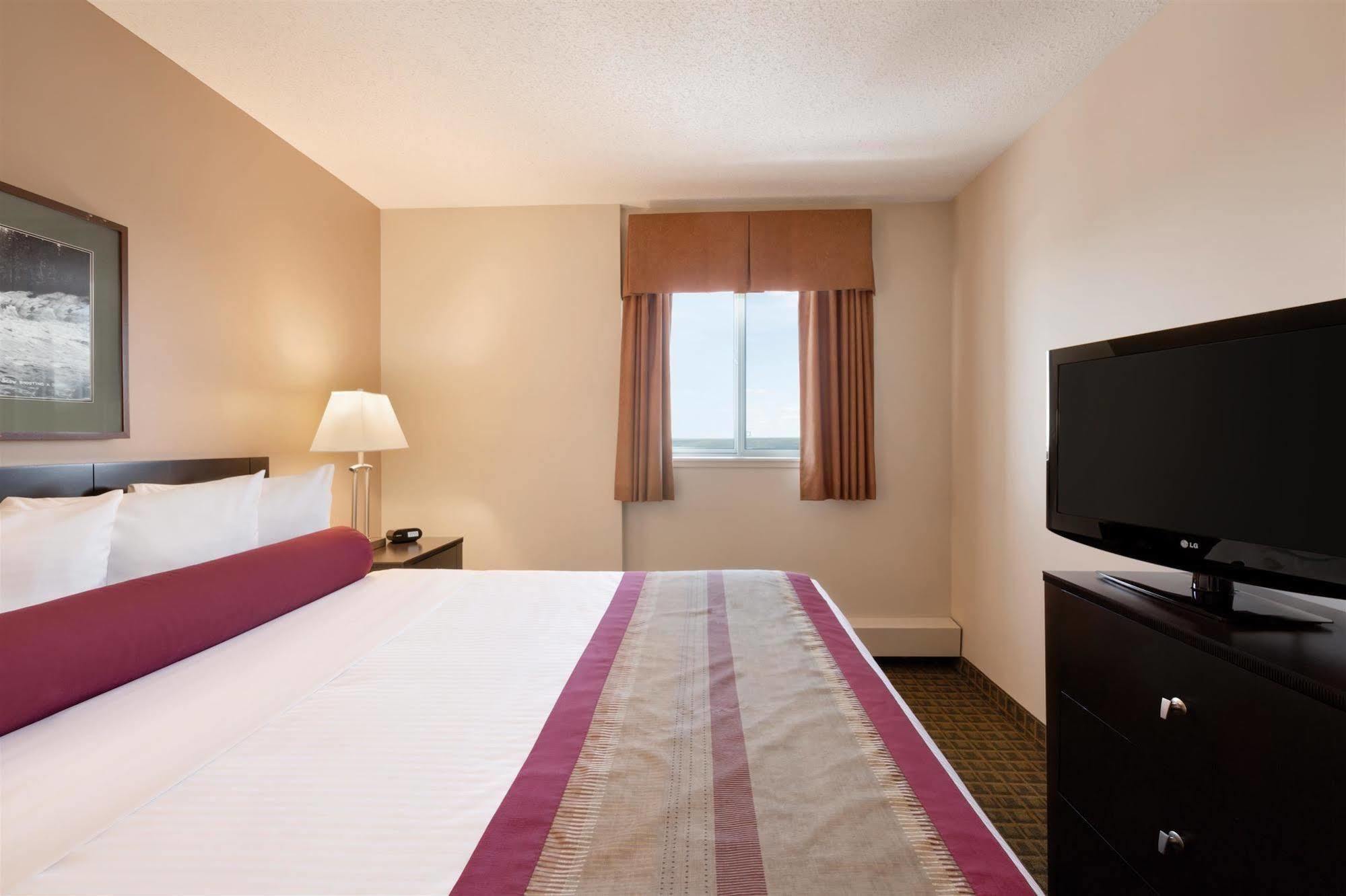 Coast Fraser Tower Yellowknife Bagian luar foto