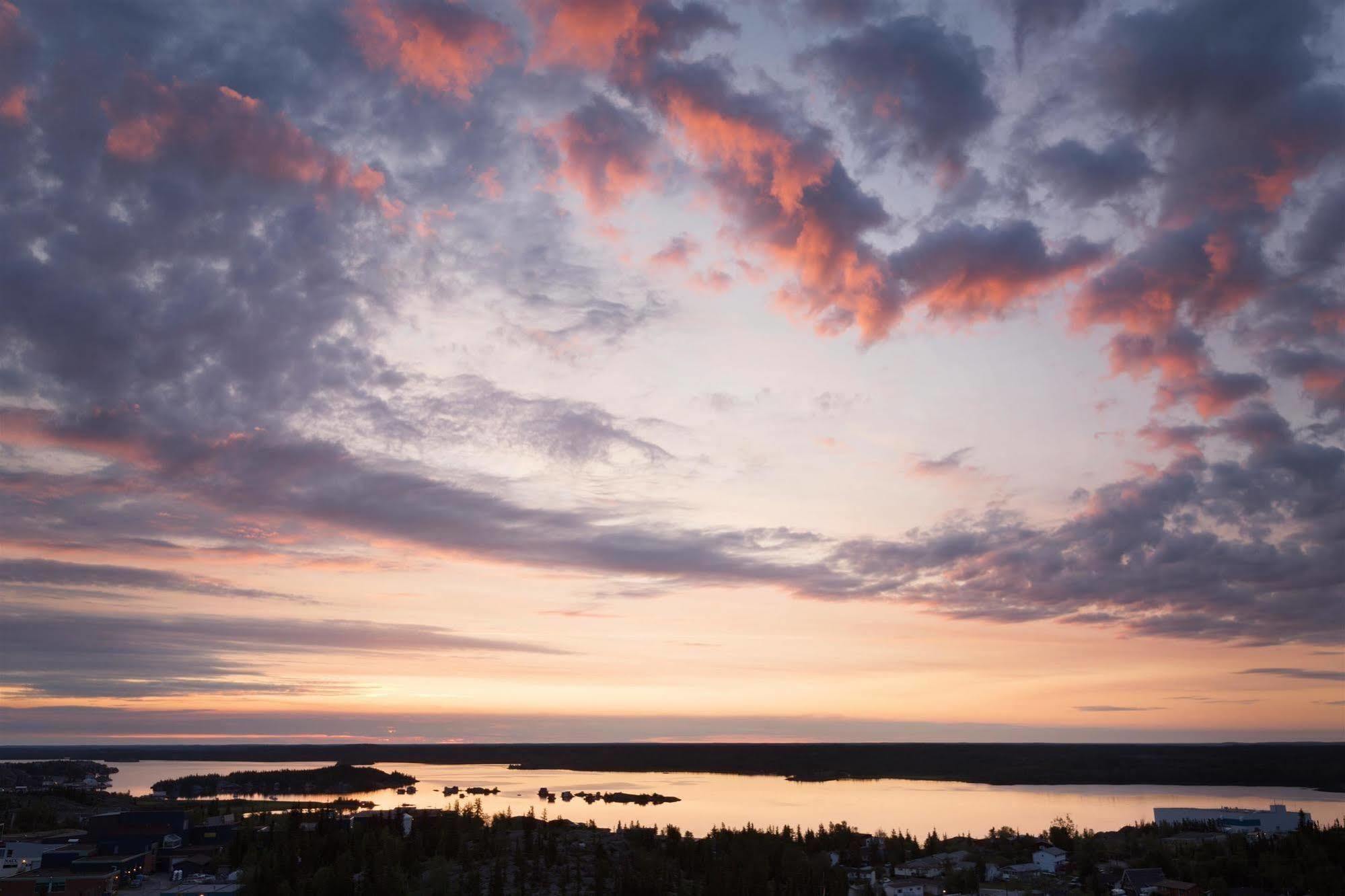 Coast Fraser Tower Yellowknife Bagian luar foto