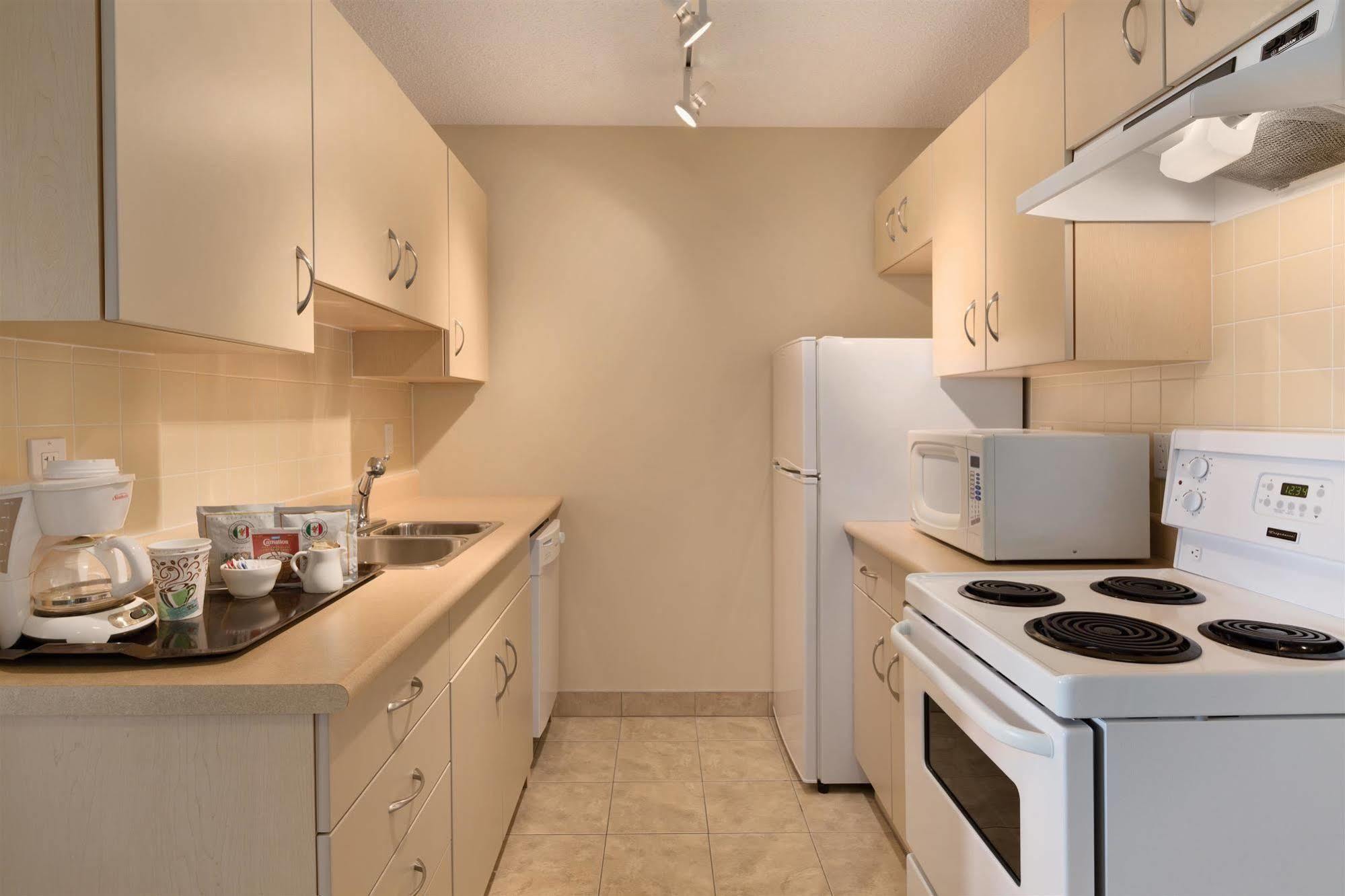 Coast Fraser Tower Yellowknife Bagian luar foto