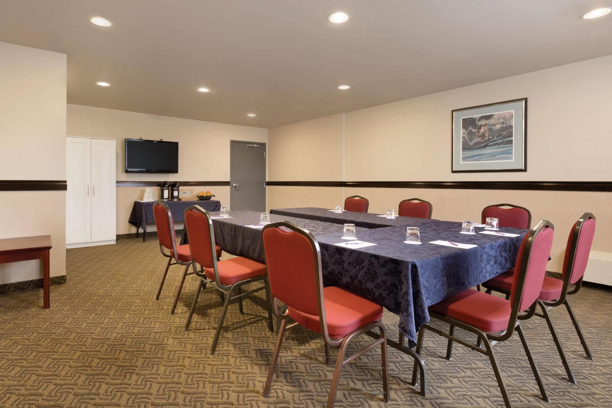 Coast Fraser Tower Yellowknife Bagian luar foto