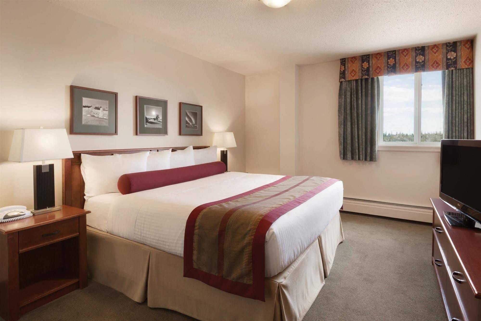 Coast Fraser Tower Yellowknife Bagian luar foto