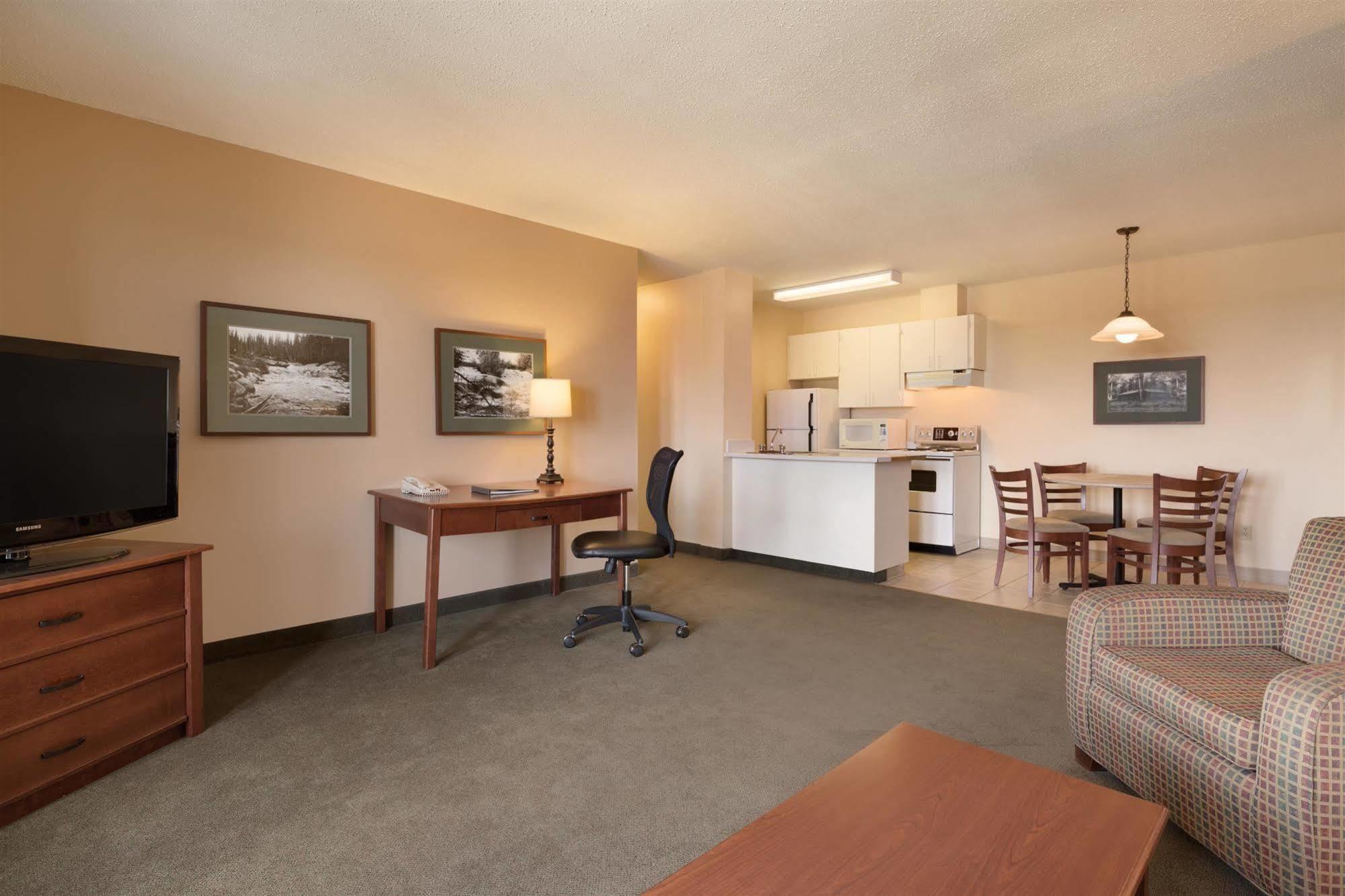 Coast Fraser Tower Yellowknife Bagian luar foto
